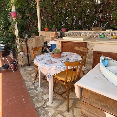 Bed & Breakfast Chez Gigi Mareh24 Terrasini