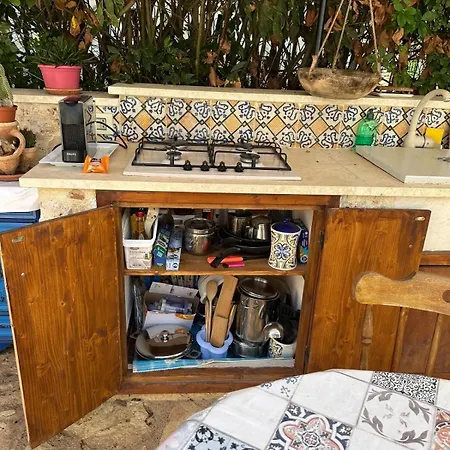 Bed & Breakfast Chez Gigi Mareh24 Terrasini